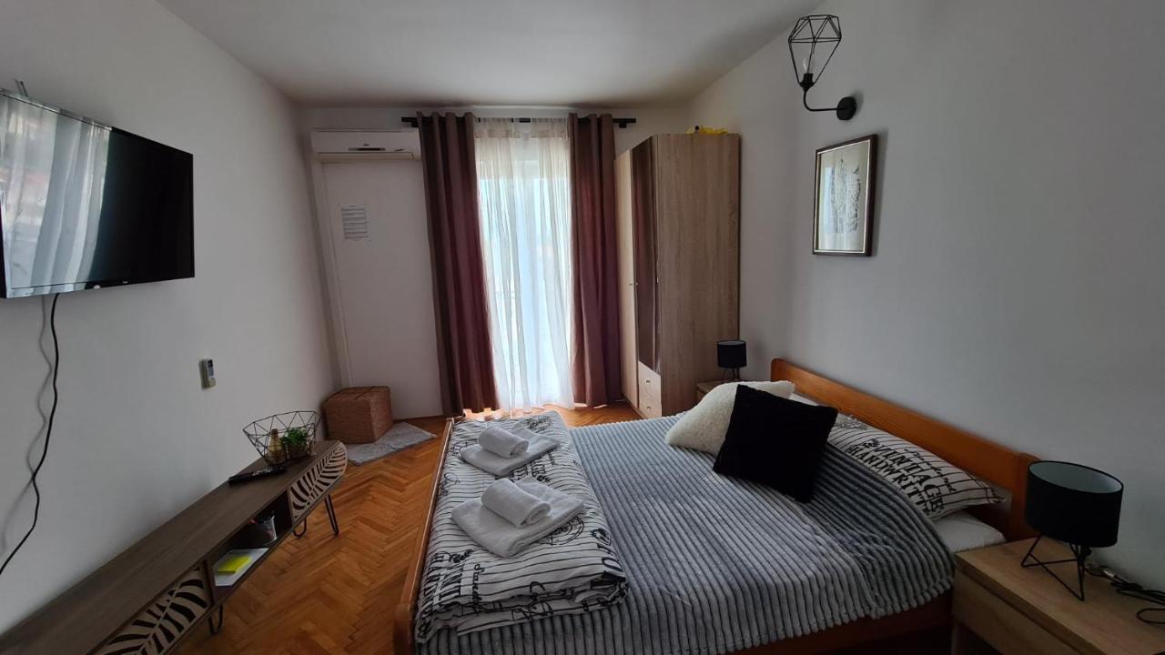 Apartments Solis, 50 M From The Sea - Jakisnica Εξωτερικό φωτογραφία