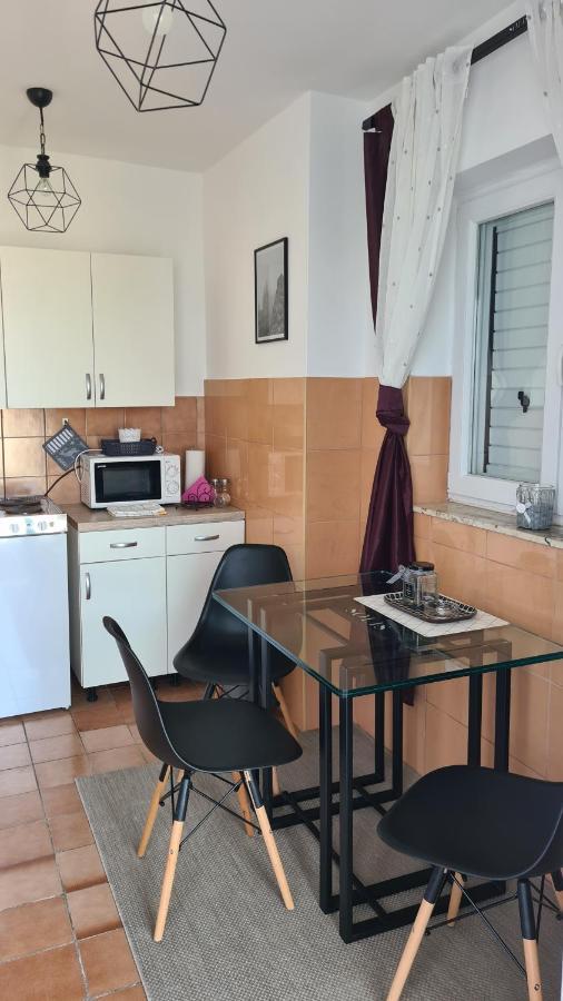 Apartments Solis, 50 M From The Sea - Jakisnica Εξωτερικό φωτογραφία