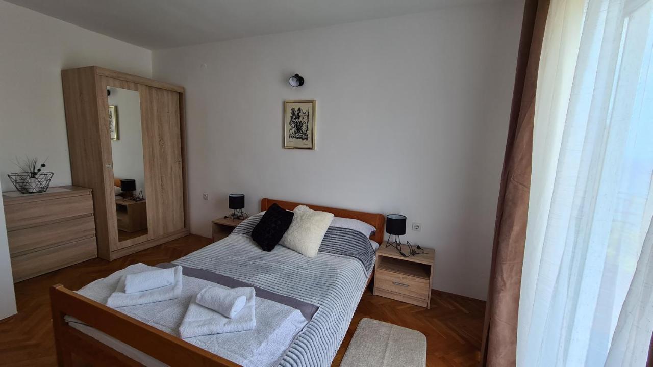 Apartments Solis, 50 M From The Sea - Jakisnica Εξωτερικό φωτογραφία