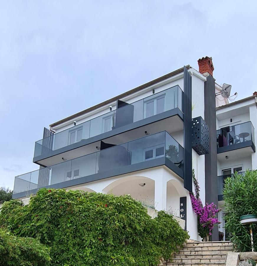Apartments Solis, 50 M From The Sea - Jakisnica Εξωτερικό φωτογραφία