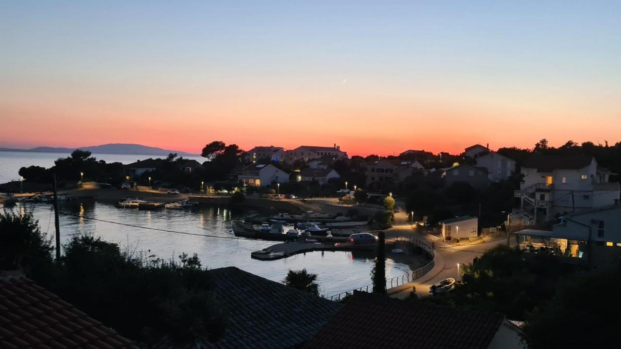 Apartments Solis, 50 M From The Sea - Jakisnica Εξωτερικό φωτογραφία